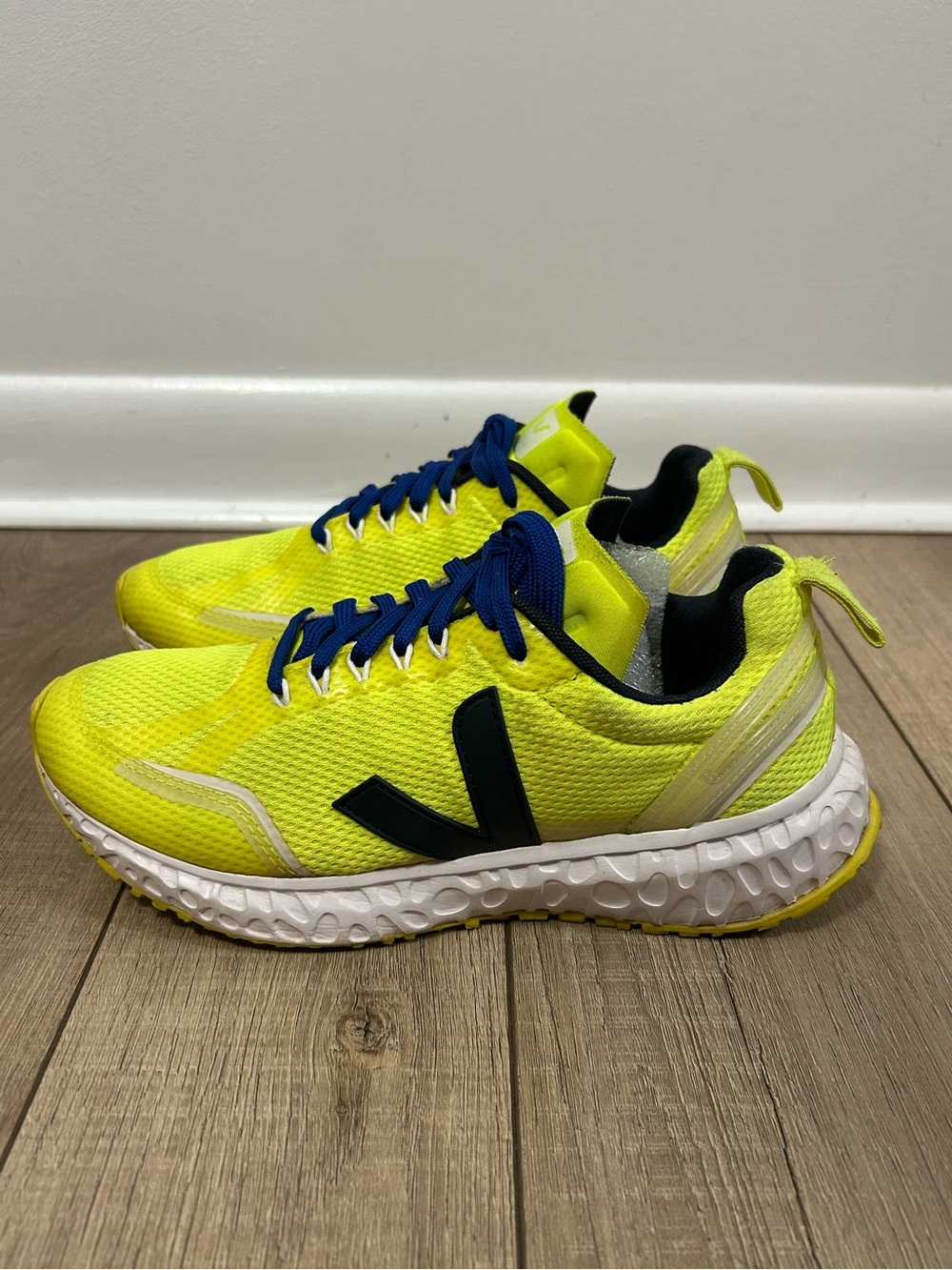 VEJA Condor 2 Alveomesh Low Neon Yellow/White Size 8